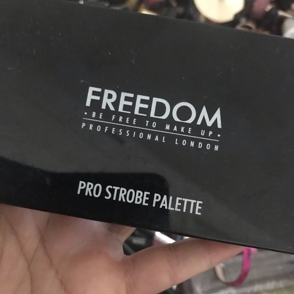 Makeup - Picture 3 of 16